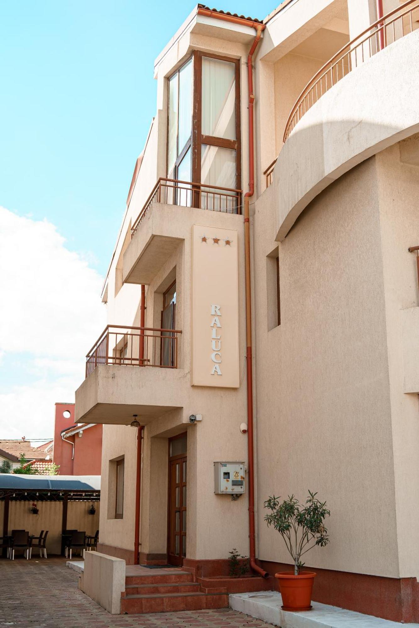 Raluca Hotel Navodari Bagian luar foto