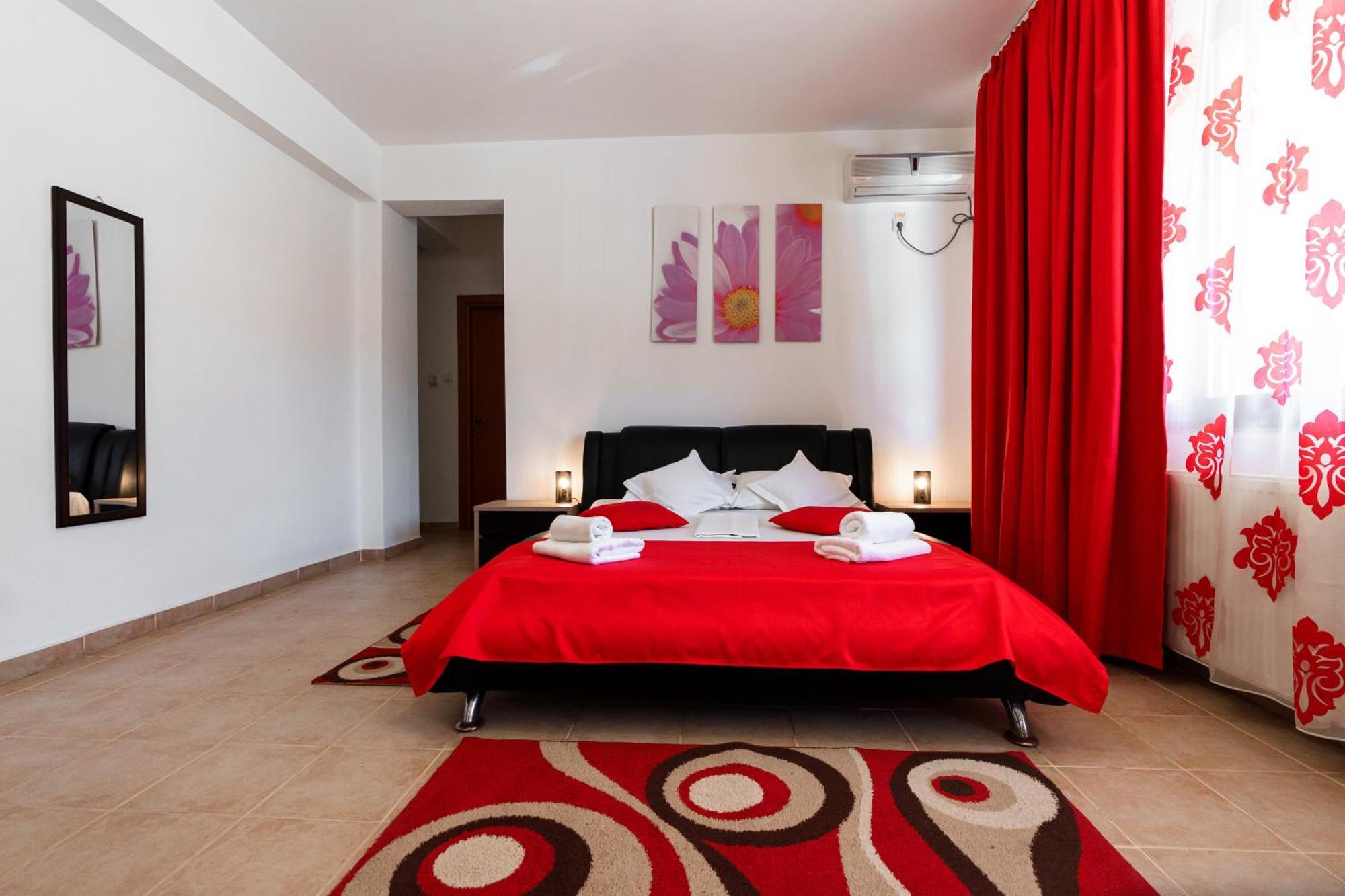 Raluca Hotel Navodari Bagian luar foto