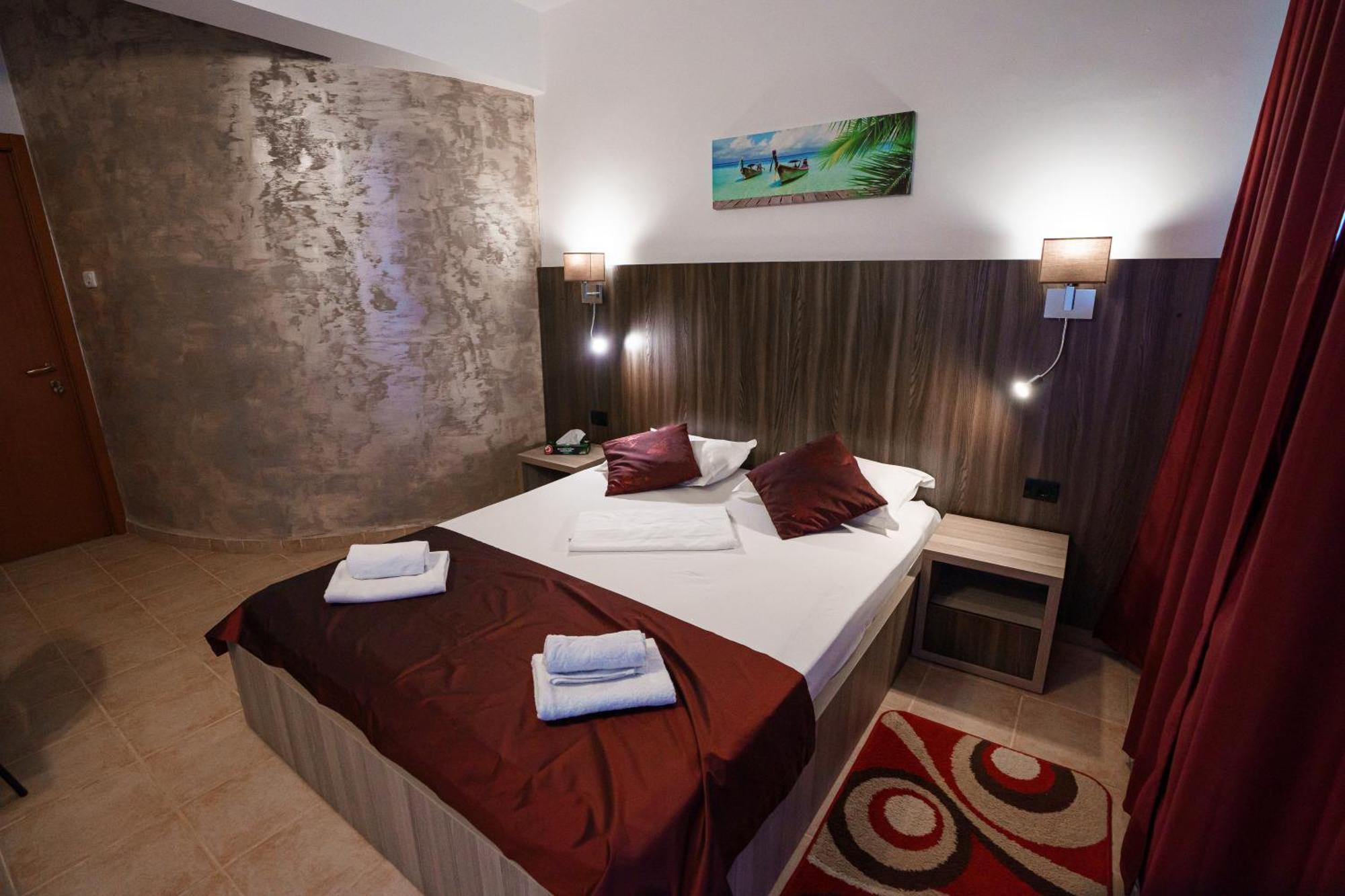 Raluca Hotel Navodari Bagian luar foto