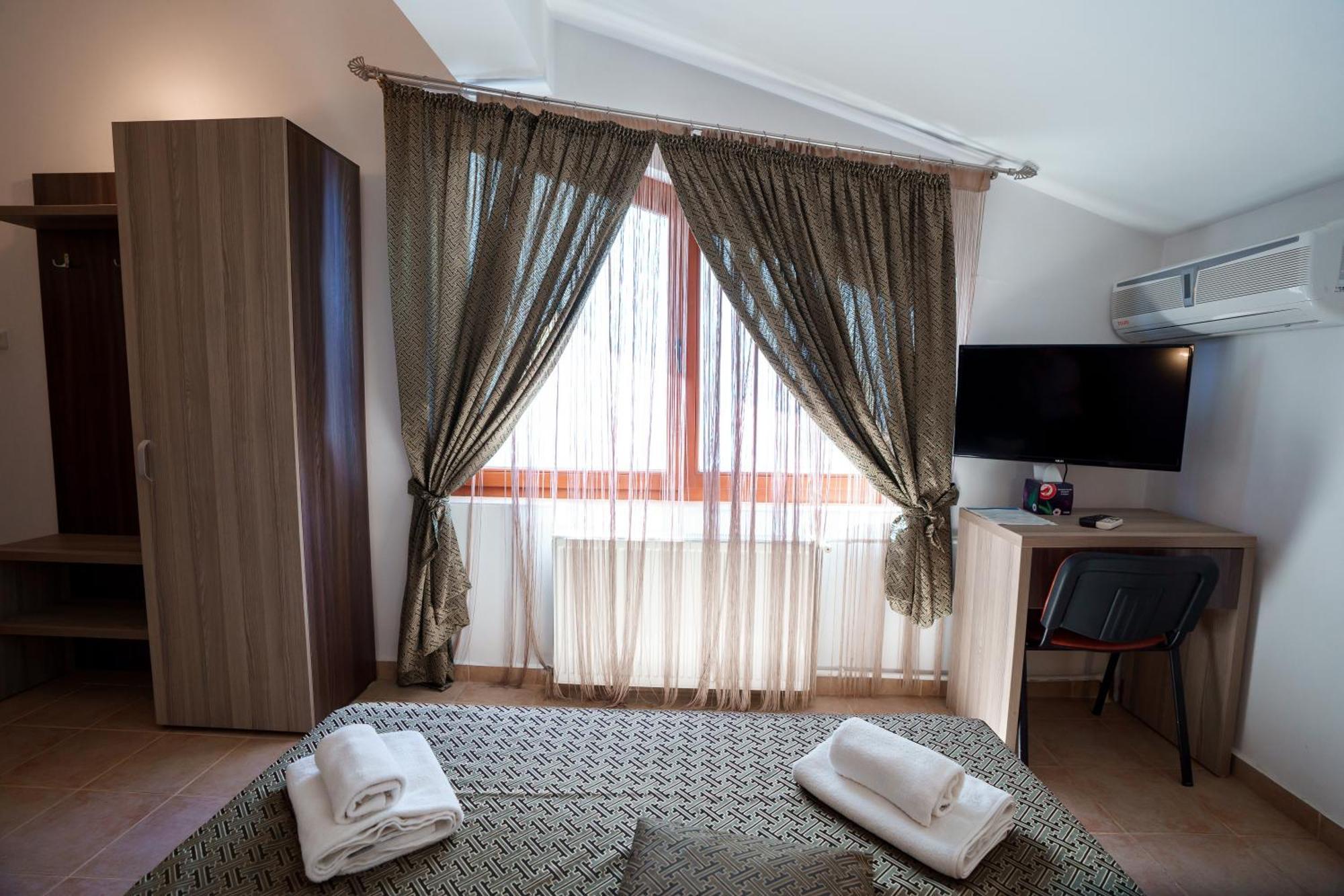 Raluca Hotel Navodari Bagian luar foto