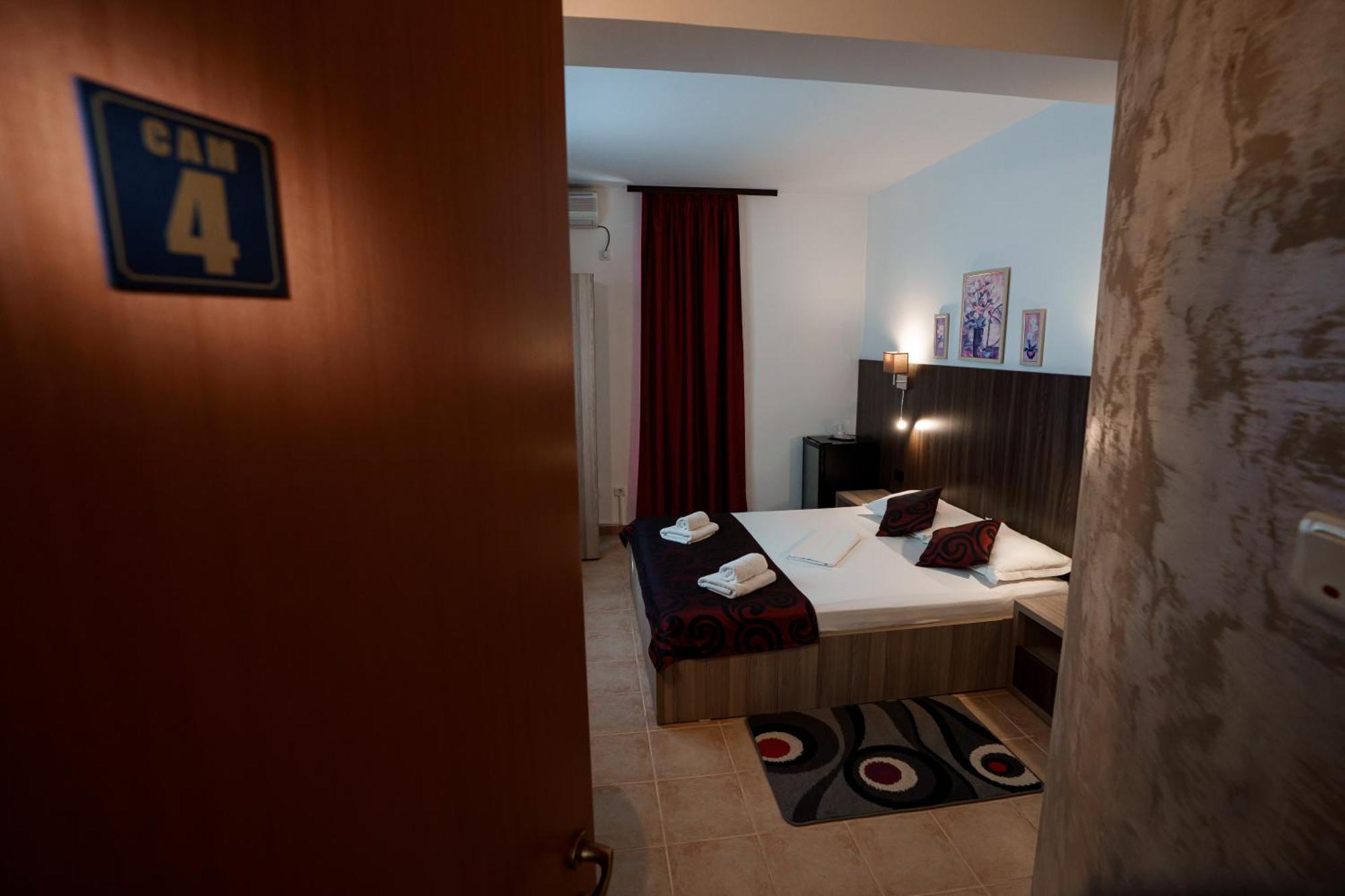Raluca Hotel Navodari Bagian luar foto