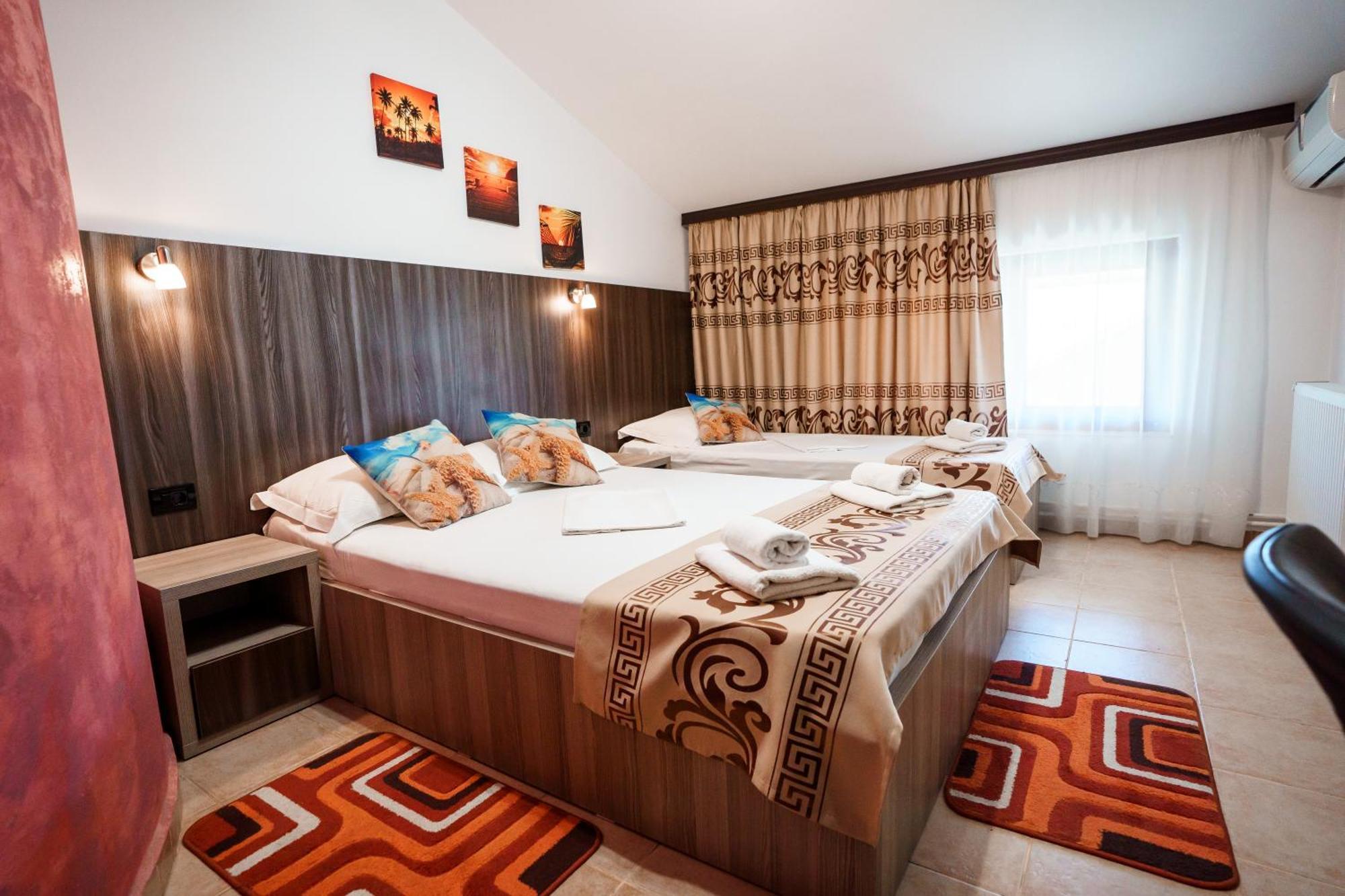 Raluca Hotel Navodari Bagian luar foto