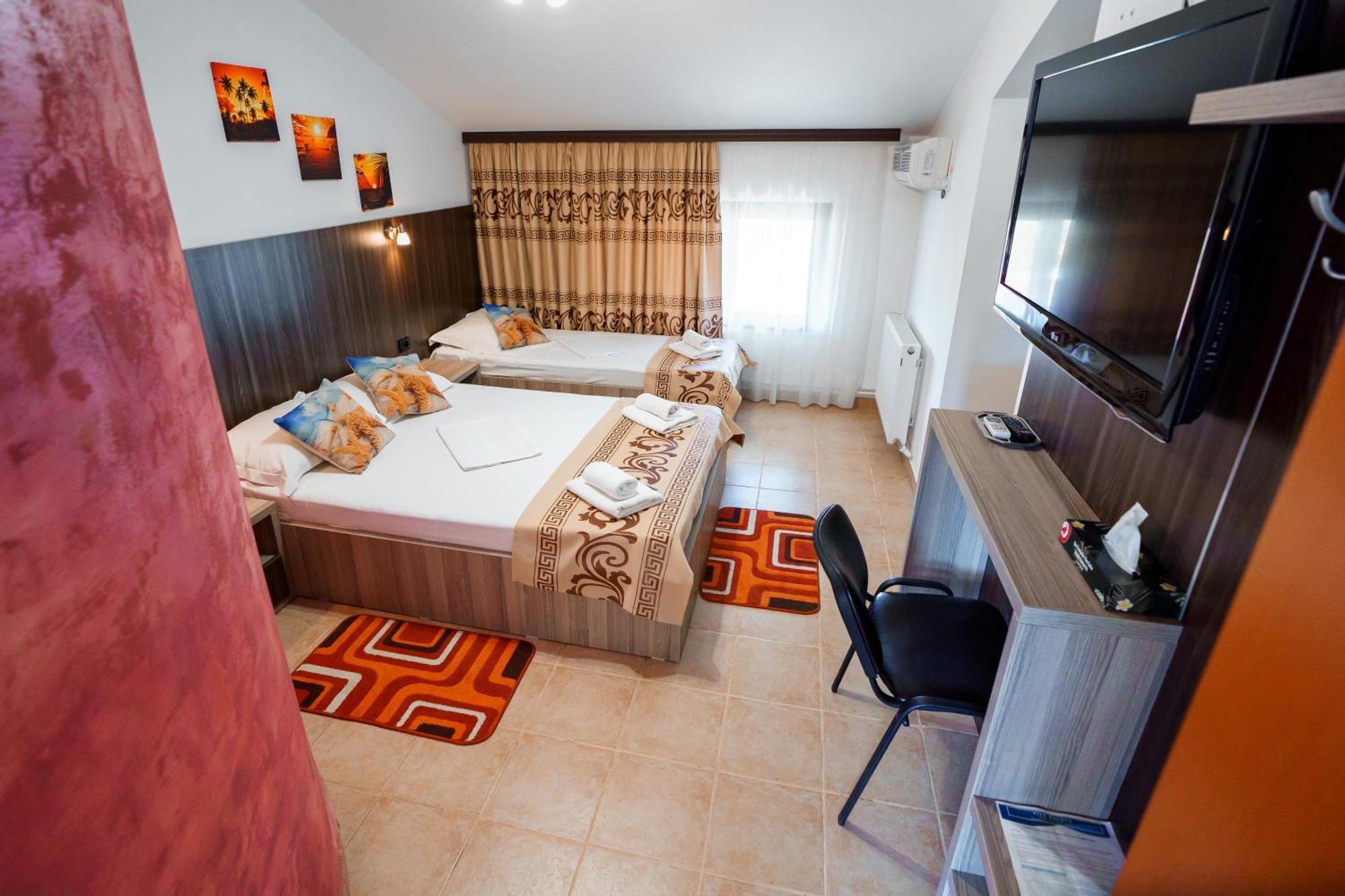 Raluca Hotel Navodari Bagian luar foto