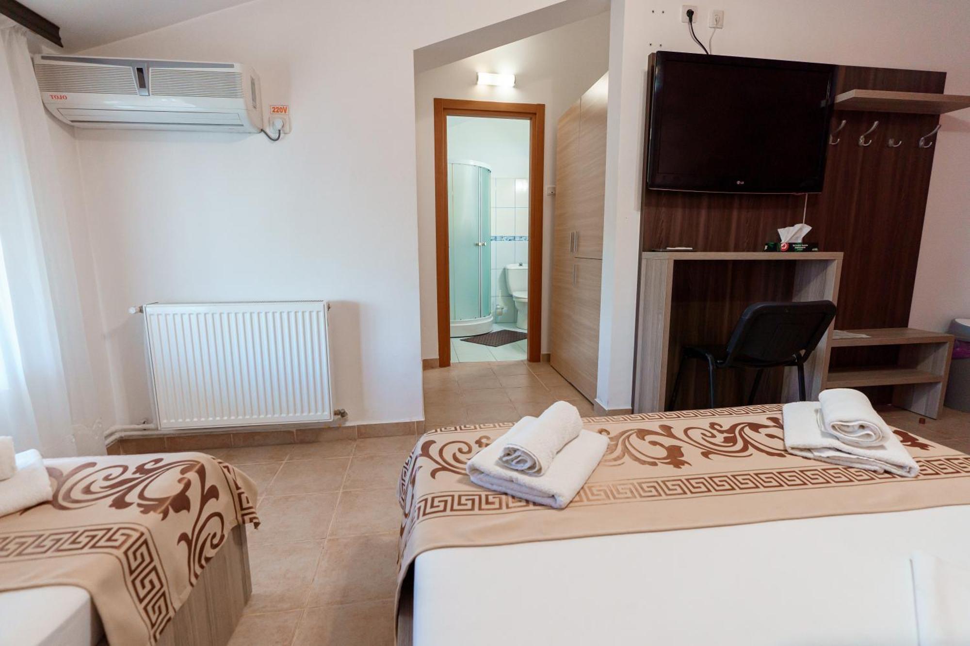 Raluca Hotel Navodari Bagian luar foto