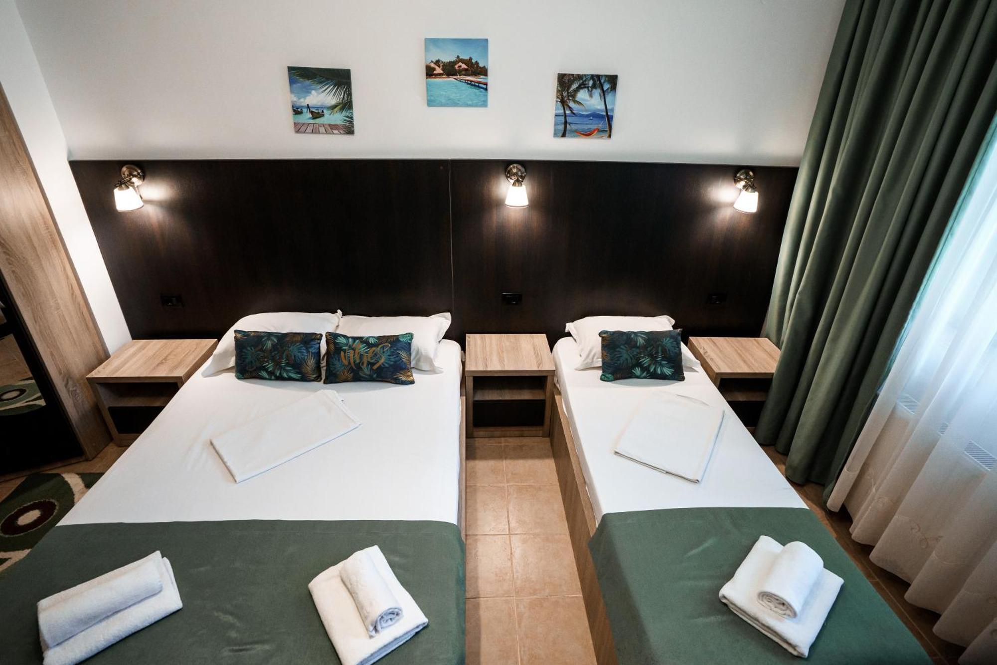 Raluca Hotel Navodari Bagian luar foto