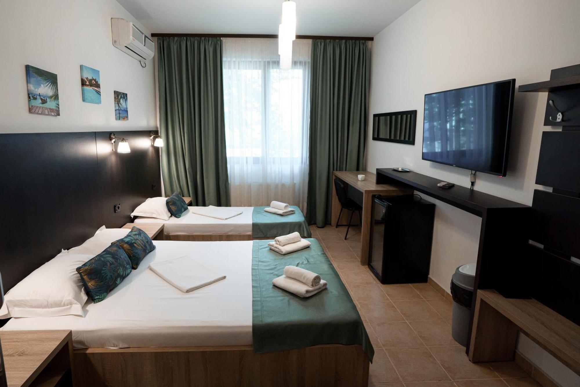 Raluca Hotel Navodari Bagian luar foto